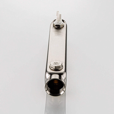 Коллектор VALTEC SQ из нержавеющей стали, шаг 100 мм 1x1/2x5 (VTc.510.SQ.060405)